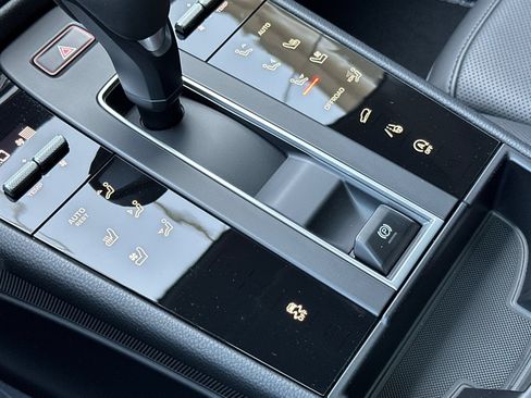 New 2026 Porsche Macan AWD/4WD image 26