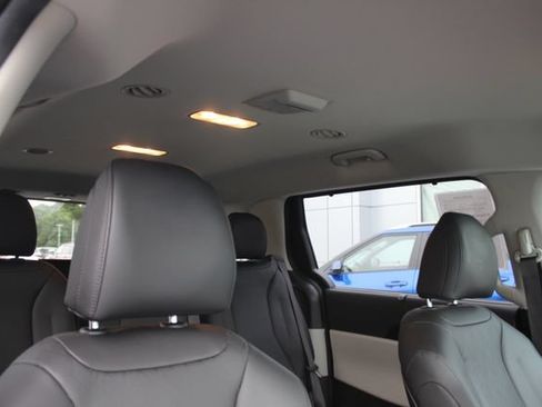 Used 2024 Kia Carnival EX FWD image 34
