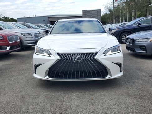 Used 2025 Lexus ES 350 w/ Premium Package image 2