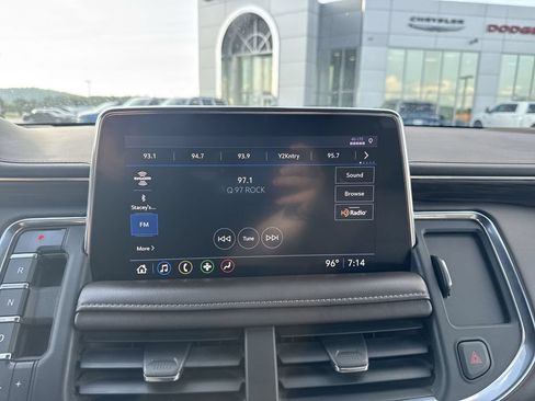 Used 2021 Chevrolet Suburban Z71 w/ Z71 Off-Road Package AWD/4WD image 16