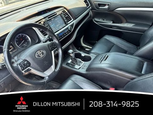 Used 2018 Toyota Highlander XLE AWD/4WD image 10