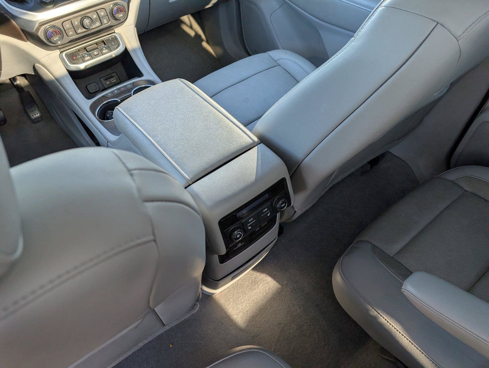 Used 2020 GMC Acadia SLT w/ Premium Package FWD image 30