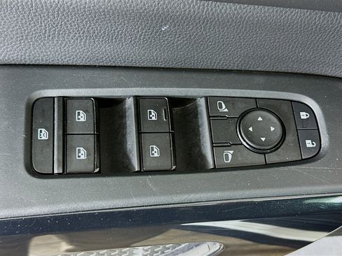 Used 2024 Nissan Pathfinder SV image 15