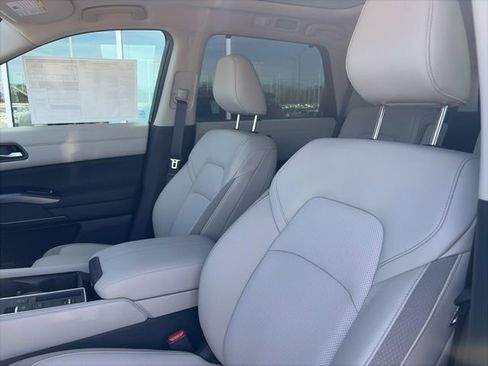 New 2026 Nissan Pathfinder SL image 9