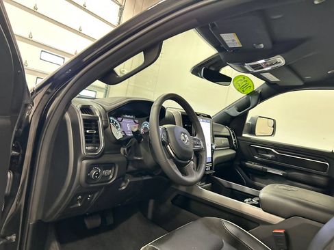 Used 2025 RAM 1500 Laramie AWD/4WD image 17