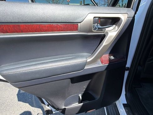 Used 2017 Lexus GX 460 Premium w/ Premium Package image 13