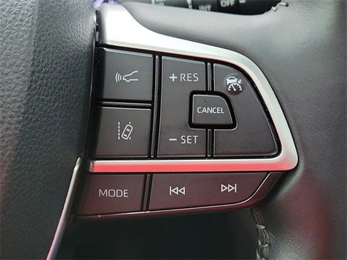 Used 2022 Toyota Highlander XLE image 28