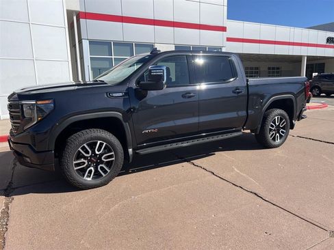 Used 2024 GMC Sierra 1500 AT4 w/ Technology Package AWD/4WD image 12