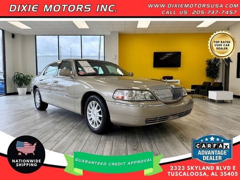 Used 2006 Lincoln Town Car Signature RWD image 1