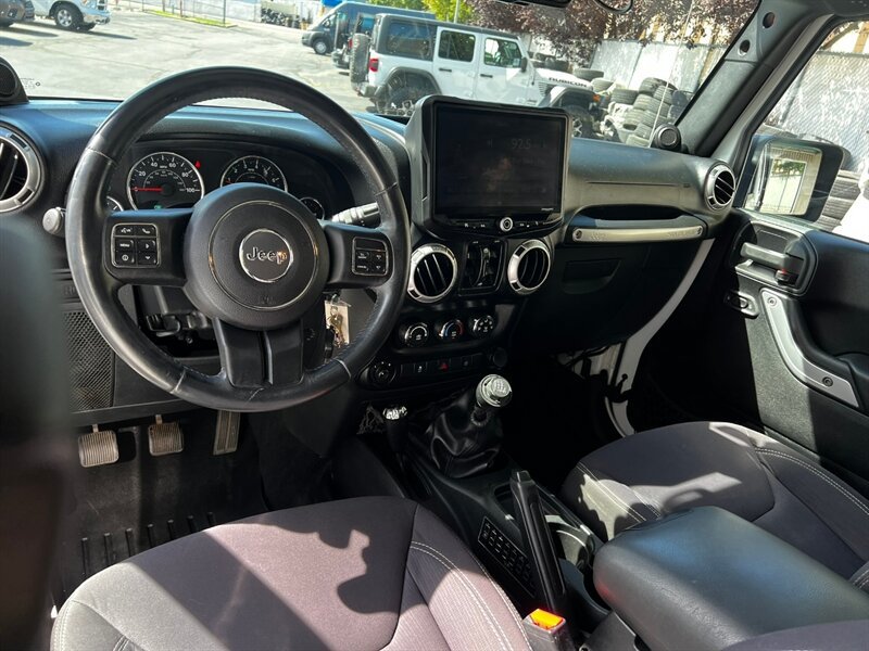 Used 2013 Jeep Wrangler Unlimited Rubicon w/ Connectivity Group AWD/4WD image 24