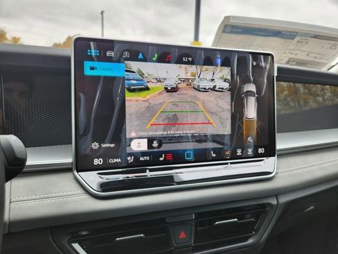 New 2025 Volkswagen Tiguan SE AWD/4WD image 33