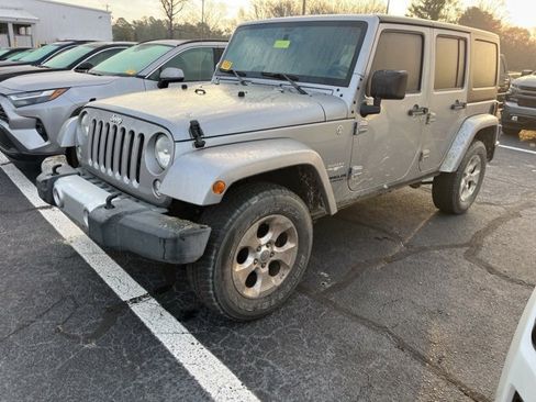 Used 2015 Jeep Wrangler Unlimited Sahara w/ Connectivity Group image 4
