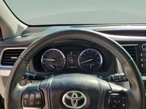 Used 2014 Toyota Highlander XLE FWD image 21