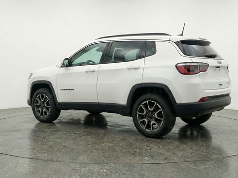 Used 2025 Jeep Compass Trailhawk image 6