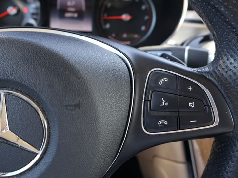 Used 2019 Mercedes-Benz GLC 300 4MATIC image 32