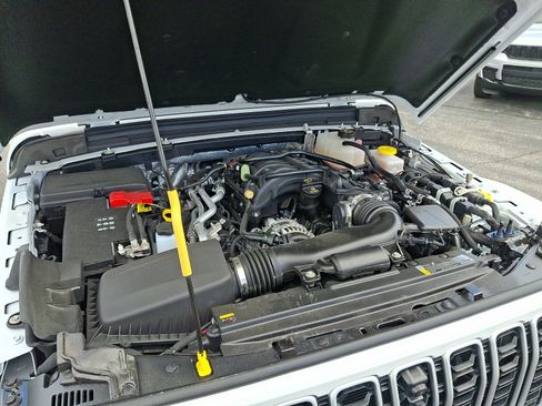 Certified 2025 Jeep Wrangler Unlimited Sahara AWD/4WD image 27