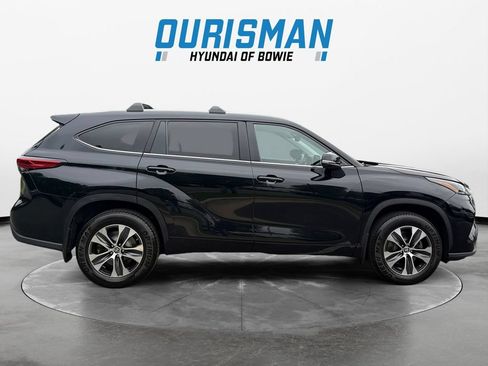 Used 2023 Toyota Highlander XLE AWD/4WD image 7