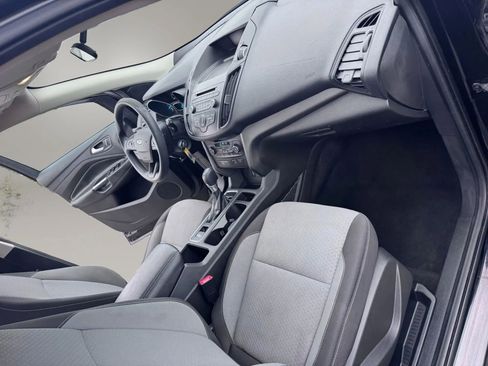 Used 2017 Ford Escape SE FWD image 9