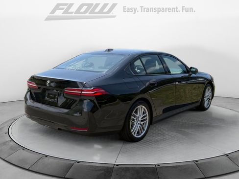 Used 2025 BMW 530i xDrive w/ Premium Package AWD/4WD image 9