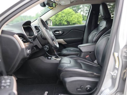 Used 2017 Jeep Cherokee Limited AWD/4WD image 18