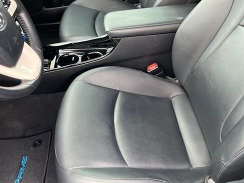 Used 2017 Toyota Prius Prime Advanced w/ Carpet Mat Package FWD image 12