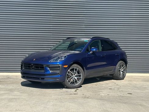 Certified 2025 Porsche Macan image 1