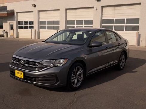 Used 2024 Volkswagen Jetta SE FWD image 5