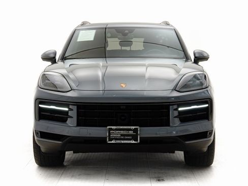 Used 2025 Porsche Cayenne image 31