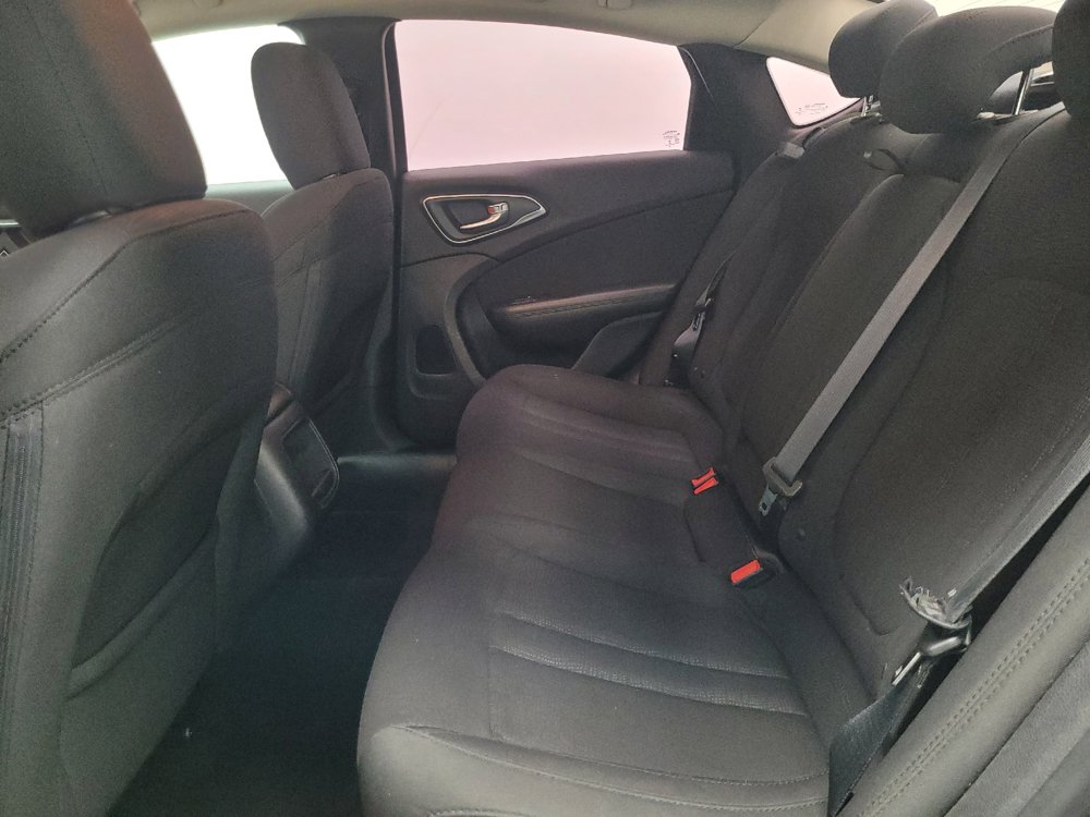 Used 2015 Chrysler 200 Limited FWD image 18
