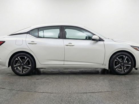 Used 2025 Nissan Sentra SV FWD image 11