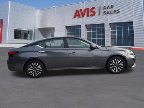 Used 2025 Nissan Altima 2.5 SV FWD image 5
