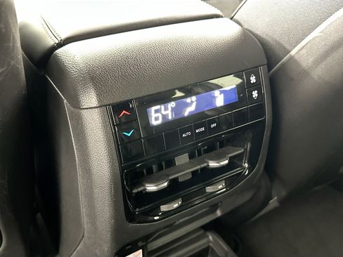 Used 2023 Jeep Grand Cherokee L Laredo image 25