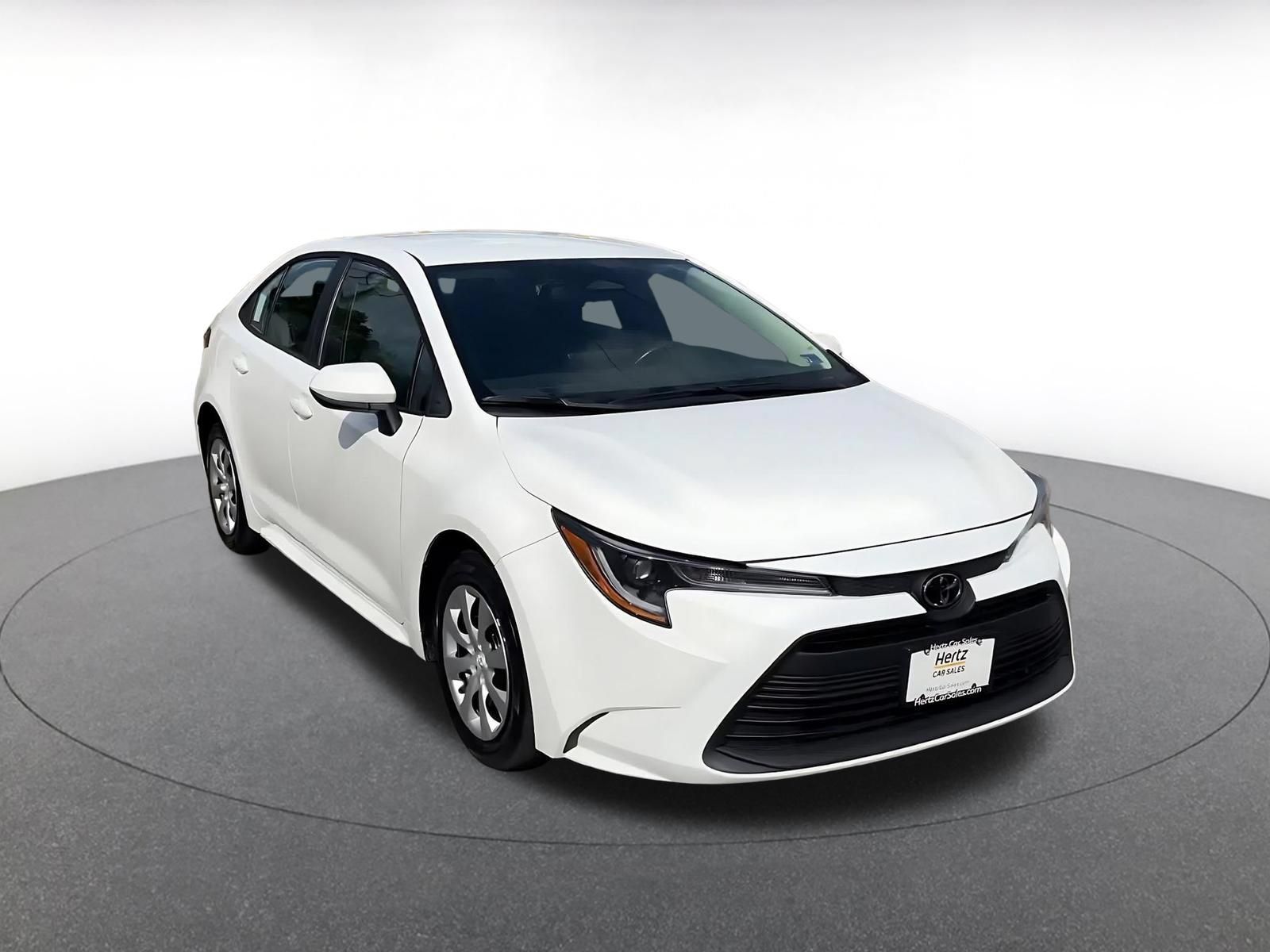 Used 2025 Toyota Corolla LE FWD image 2
