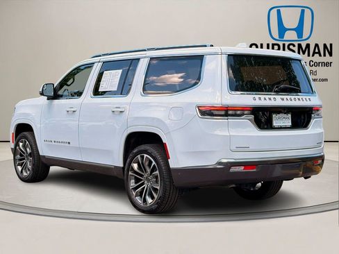 Used 2022 Jeep Grand Wagoneer Series III w/ Rear Seat Video Group 1 AWD/4WD image 2