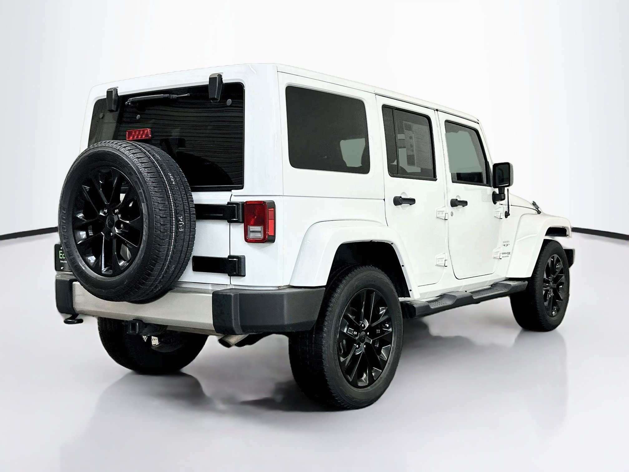 Used 2018 Jeep Wrangler Unlimited Sahara w/ Connectivity Group AWD/4WD image 9