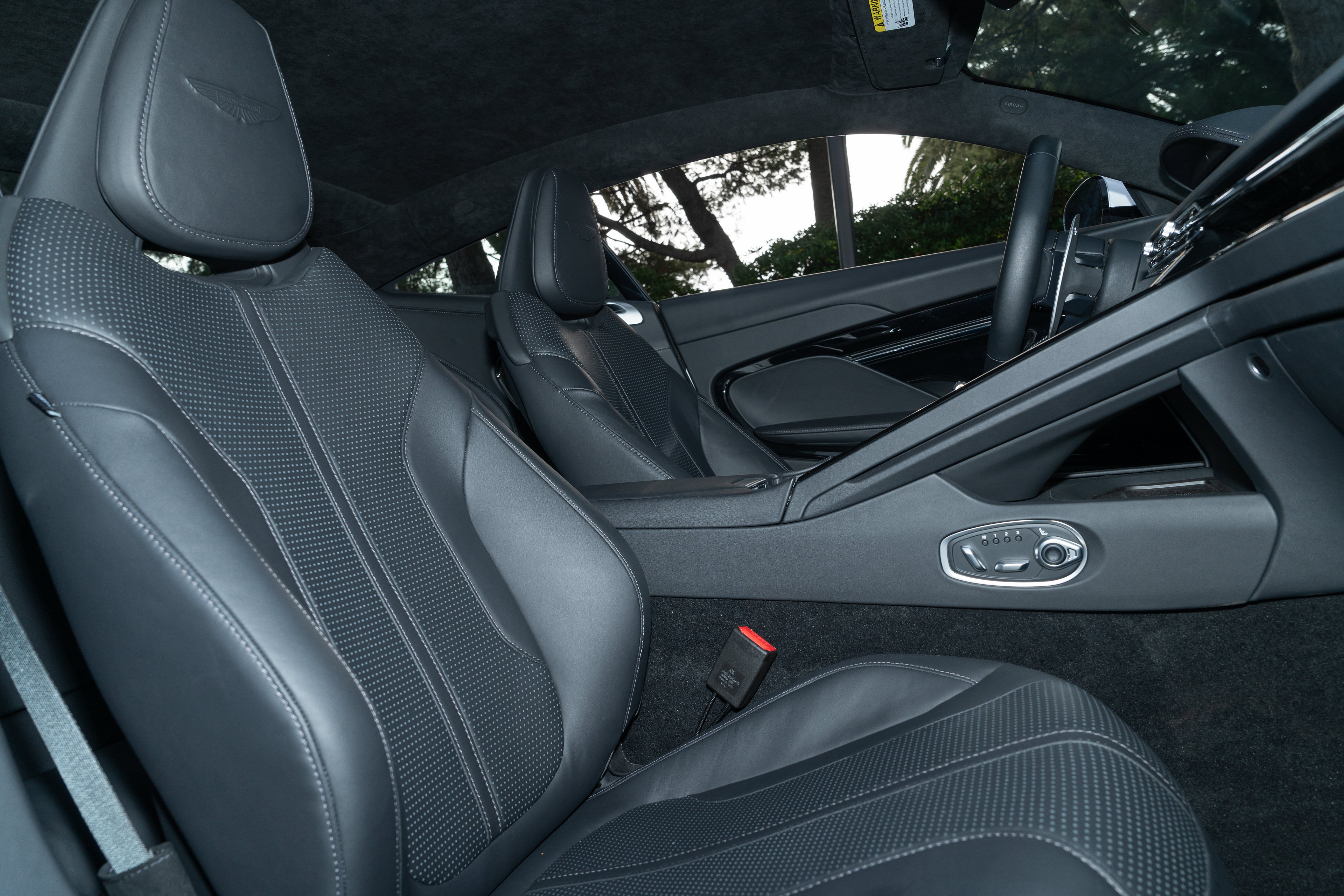 Used 2024 Aston Martin DB12 Coupe RWD image 21