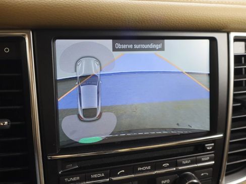 Used 2016 Porsche Panamera S image 37