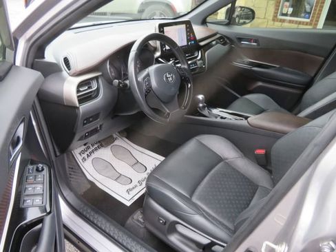 Used 2019 Toyota C-HR Limited FWD image 19