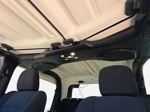 Used 2021 Jeep Wrangler Sport S image 33