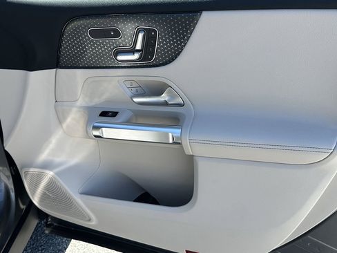 New 2026 Mercedes-Benz GLB 250 image 16