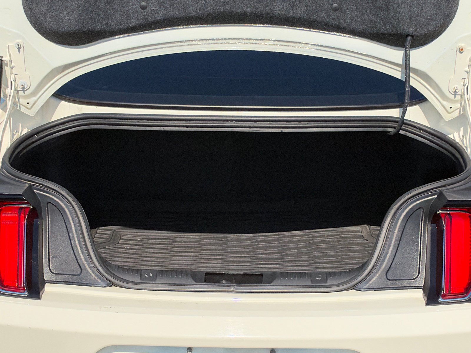 Used 2015 Ford Mustang 50 Years RWD image 16