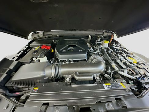 Used 2024 Jeep Wrangler Unlimited w/ Convenience Group AWD/4WD image 33