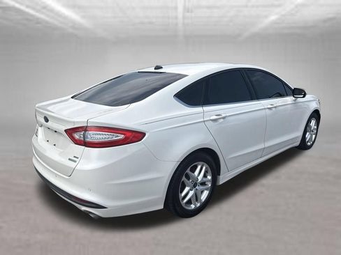Used 2016 Ford Fusion SE FWD image 4