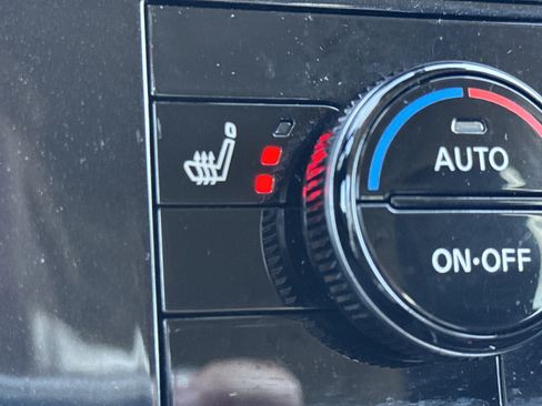 Used 2023 Nissan Pathfinder SV image 14