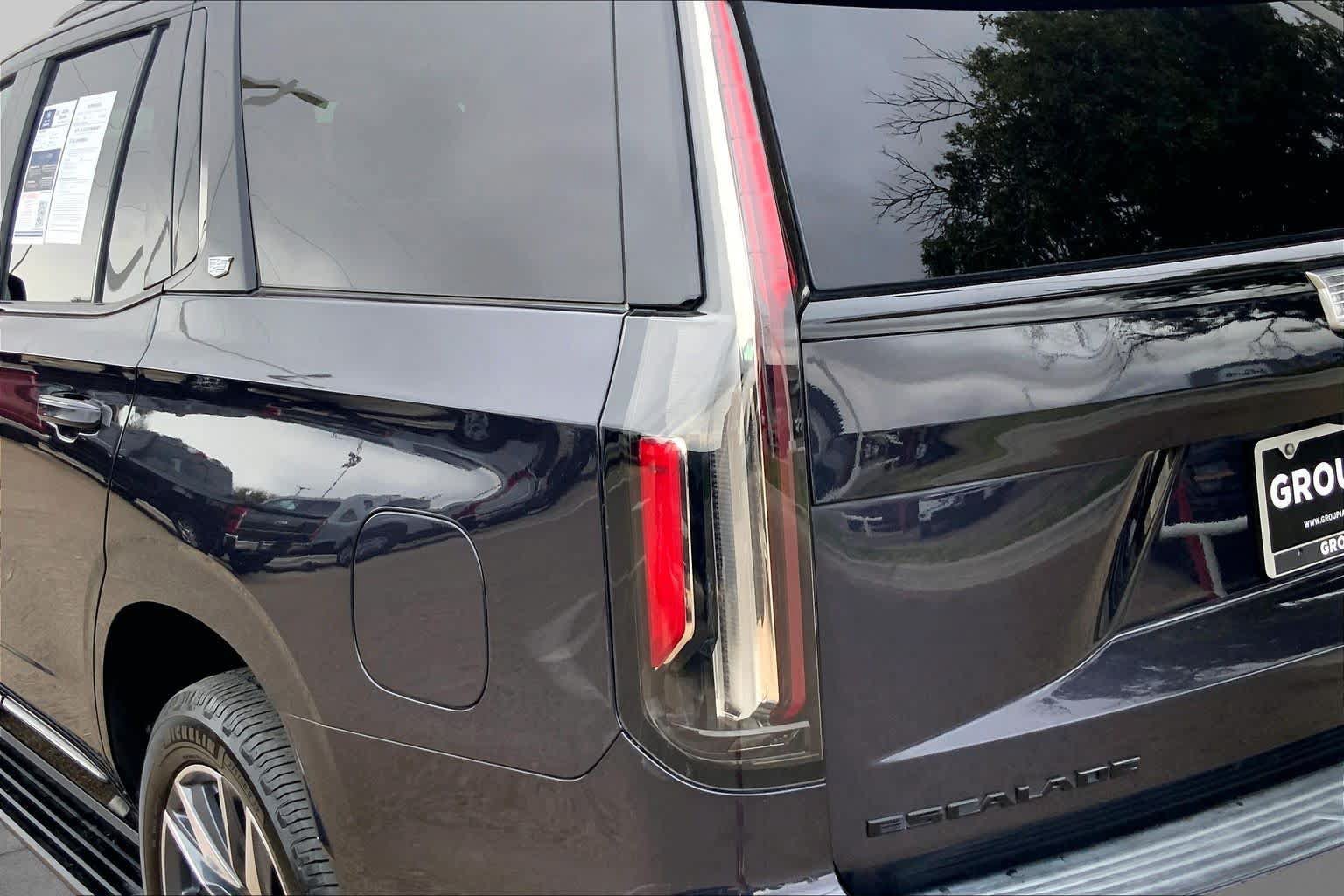 Used 2022 Cadillac Escalade Sport Platinum w/ Heavy-Duty Trailer Package AWD/4WD image 29