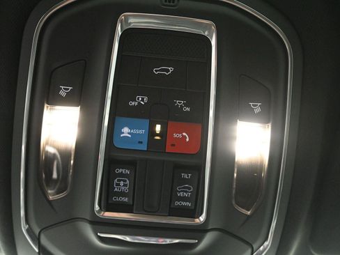 Used 2023 Jeep Grand Cherokee Altitude image 28