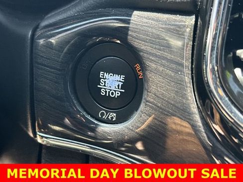 Used 2020 Jeep Grand Cherokee Overland AWD/4WD image 25
