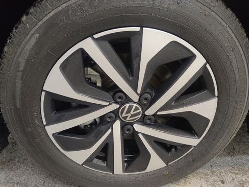 Used 2025 Volkswagen Jetta S image 31