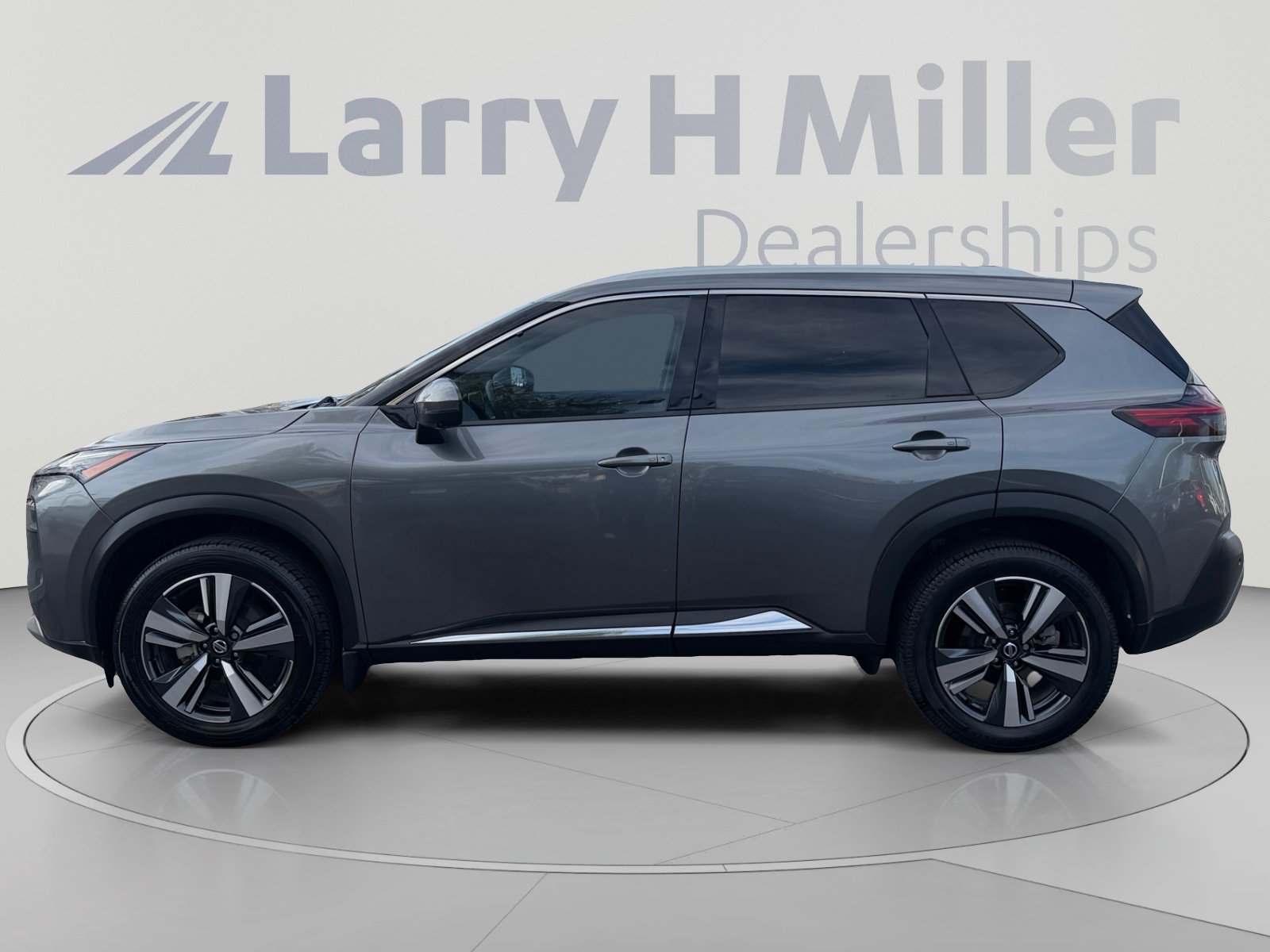 Used 2021 Nissan Rogue SL w/ Premium Package FWD image 2
