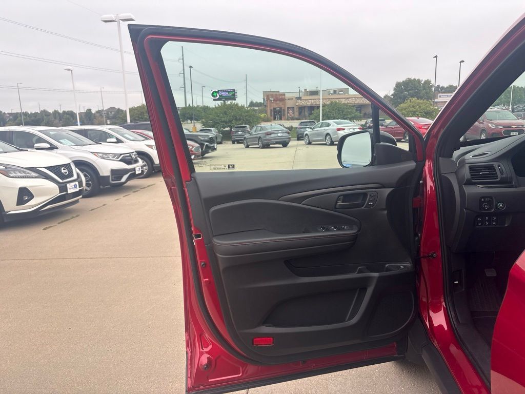 Used 2025 Honda Ridgeline TrailSport image 9